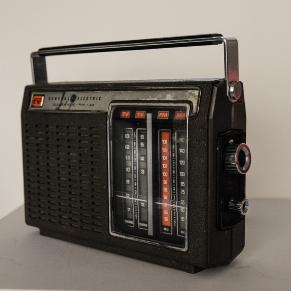 Vintage Radio GE General Electric - Picture 1 of 3